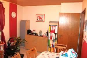 Großzügiges 3‑Familienhaus mit Doppelgarage, Photovoltaikanlage und weitläufigem Garten – Die vollständige Adresse der Immobilie erhältst du vom Anbieter., 90587 Veitsbronn – Vorschaubild 24
