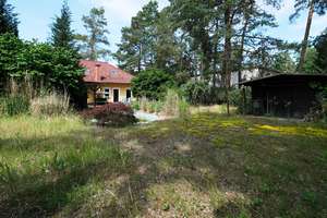 "Großzügiges Landhaus mit Kamin, Garage, Pool und ca. 1.000 m² Grund in Falkenhagen, prov. frei" – Ruppiner Straße 105, 14612 Falkensee – Vorschaubild 33