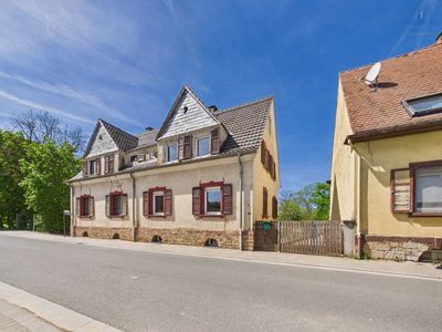 **Spannende DHH (ca.183m²) mit schöner Gartenfläche, Innenhof und vielen Möglichkeiten - fast fertig
