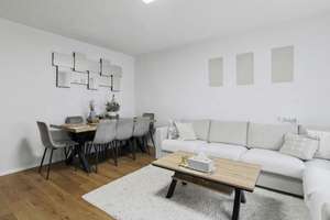 Stilvolle 4-Zimmer-Hochparterre-Wohnung mit Balkon und Stellplatz in Ingolstadt – Die vollständige Adresse der Immobilie erhältst du vom Anbieter., 85051 Münchener Straße, Ingolstadt – Vorschaubild 2