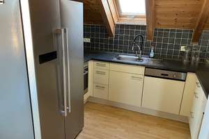 Vollmöbliertes Wohnen in Geltendorf: Ein-Zimmer-Dachgeschosswohnung mit Balkon – Am Sportplatz 12, 82269 Geltendorf – Vorschaubild 4