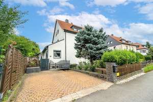 Einziehen & wohlfühlen: Modernisierte Doppelhaushälfte mit großem Garten