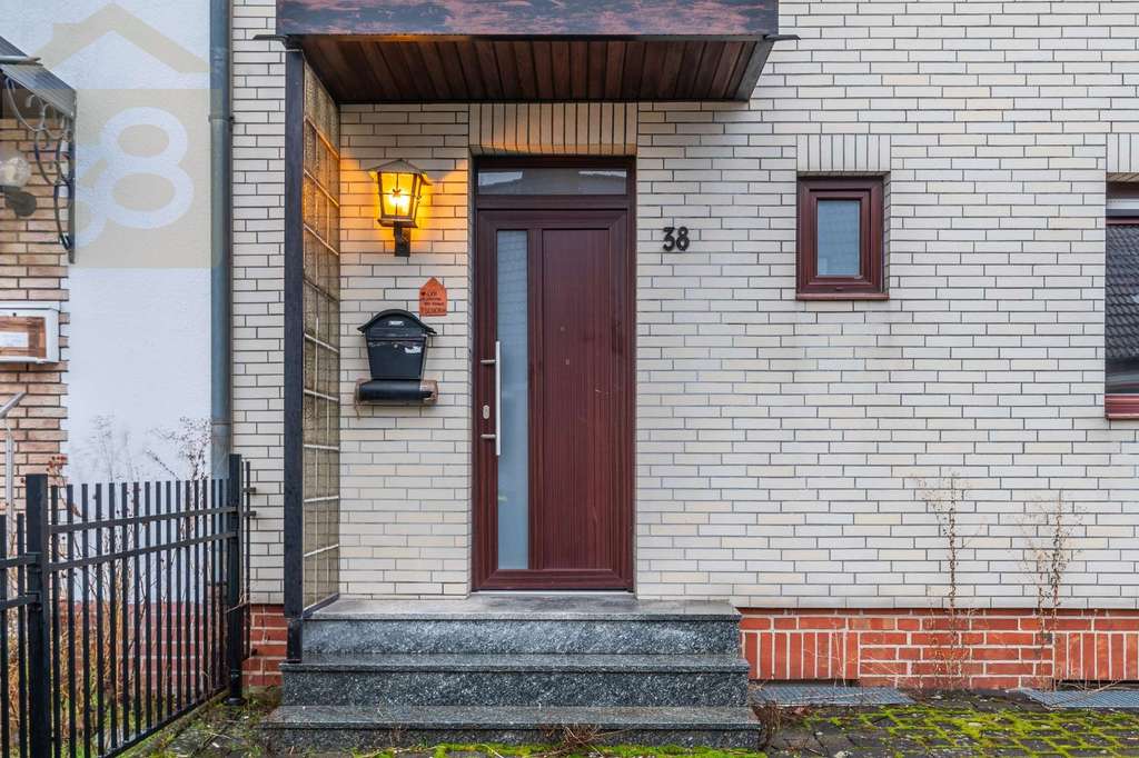 Immobilie in Wolfsburg - Reihenmittelhaus mit Garten, Terrasse und viel Platz in Wolfsburg! Mein Haus = Mein Partner! - Bild 1