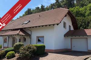 Repräsentatives Einfamilienhaus mit Balkon, Garage und Wintergarten – Die vollständige Adresse der Immobilie erhältst du vom Anbieter., 66919 Hettenhausen – Vorschaubild 1
