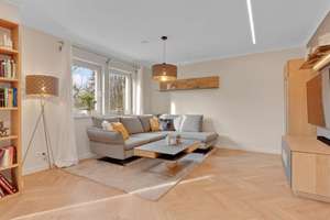 Traumlage in Bad Staffelstein! Energieeffizientes Haus mit großem Garten & hochwertiger Ausstattung – Die vollständige Adresse der Immobilie erhältst du vom Anbieter., 96231 Bad Staffelstein – Vorschaubild 2