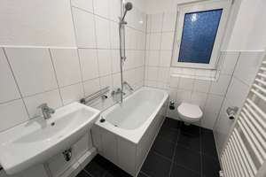 Schöne Wohnung mit Balkon - Wannenbad mit Fenster - Duisburg Rheinhausen – Brahmsstraße 30, 47226 Rheinhausen-Mitte, Duisburg – Vorschaubild 1