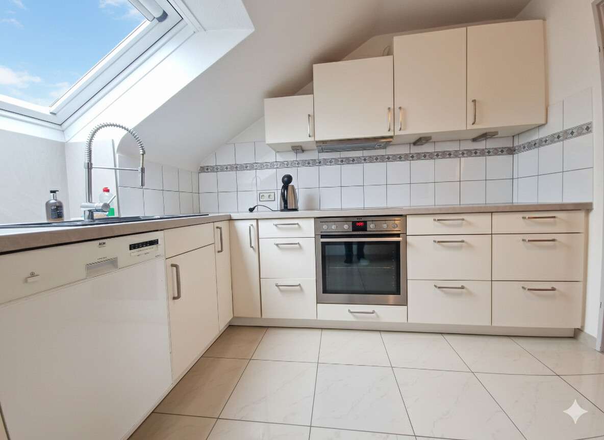 Immobilie in Grenzach-Wyhlen - Interessante Chance in Grenzach-Wyhlen: 4-Zi-Wohnung, 2 Balkone, Einbauküche, Garage! - Bild 4