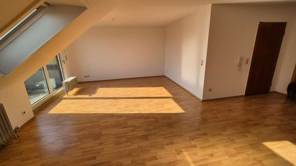 Immobilie in Holzgerlingen - Sehr schöne 3 Zi. Whg. in guter und ruhiger Lage mit großem Balkon - Bild 3