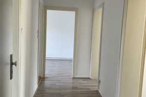 Ansprechende 3-Zimmer-Wohnung mit Balkon in Hannover – Raiffeisenstraße 2, 30161 Hannover – Vorschaubild 1