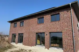 Doppelhaushälfte mit EBK + Photovoltaik + Wallbox – Am Erdbeerfeld 45b, 26892 Emsland (Kreis) – Vorschaubild 3