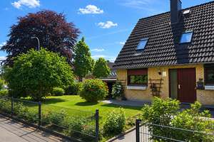 Charmantes Endreihenhaus mit Garten und Kamin
- ideal für Paare und Familien in Itzehoe Edendorf! – Die vollständige Adresse der Immobilie erhältst du vom Anbieter., 25524 Itzehoe – Vorschaubild 4
