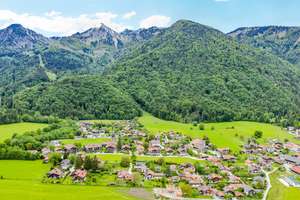 Rarität: 
2014 liebevoll kernsaniertes Anwesen im Landhaus-Stil mit Alpenblick in malerischer Lage – Die vollständige Adresse der Immobilie erhältst du vom Anbieter., 83259 Schleching – Vorschaubild 28