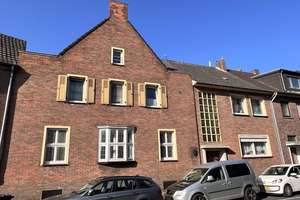 Rentables Mehrfamilienhaus mit 4 Wohnungen im Zentrum von Emmerich 
Gasthausstraße 3 – Gasthausstraße 3, 46446 Emmerich am Rhein – Vorschaubild 1