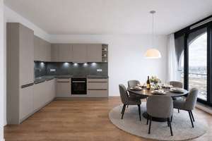 Gemütliche 2-Zimmer Wohnung mit Loggia im 2. Obergeschoss und Seeblick