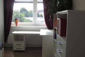 Möbliertes Mini-Apartment mit eigenem Bad und Gemeinschaftsküche mit Loggia