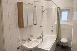 NEU *Paul & Partner* IHRE 3-ZIMMER ALTBAUWOHNUNG MIT BALKON & EBK  & STUCK ! – Die vollständige Adresse der Immobilie erhältst du vom Anbieter., 65185 Mitte, Wiesbaden – Vorschaubild 5