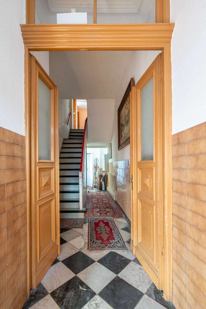 Immobilie in Krefeld - Leerstehendes Mehrfamilienhaus zur Revitalisierung - Bild 2