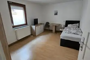 Geräumiges, günstiges und gepflegtes 6-Raum-Einfamilienhaus in Gaukönigshofen – Zehnthofstraße 8, 97253 Würzburg (Kreis) – Vorschaubild 17