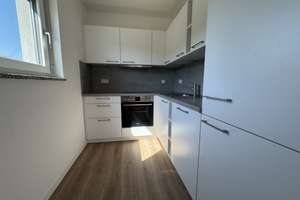 Ihr neues Zuhause mit moderner Wohnküche, lichtdurchfluteten Räumen und großzügiger Loggia – Von-Hünefeld-Straße 20+22, 89231 Neu-Ulm – Vorschaubild 5