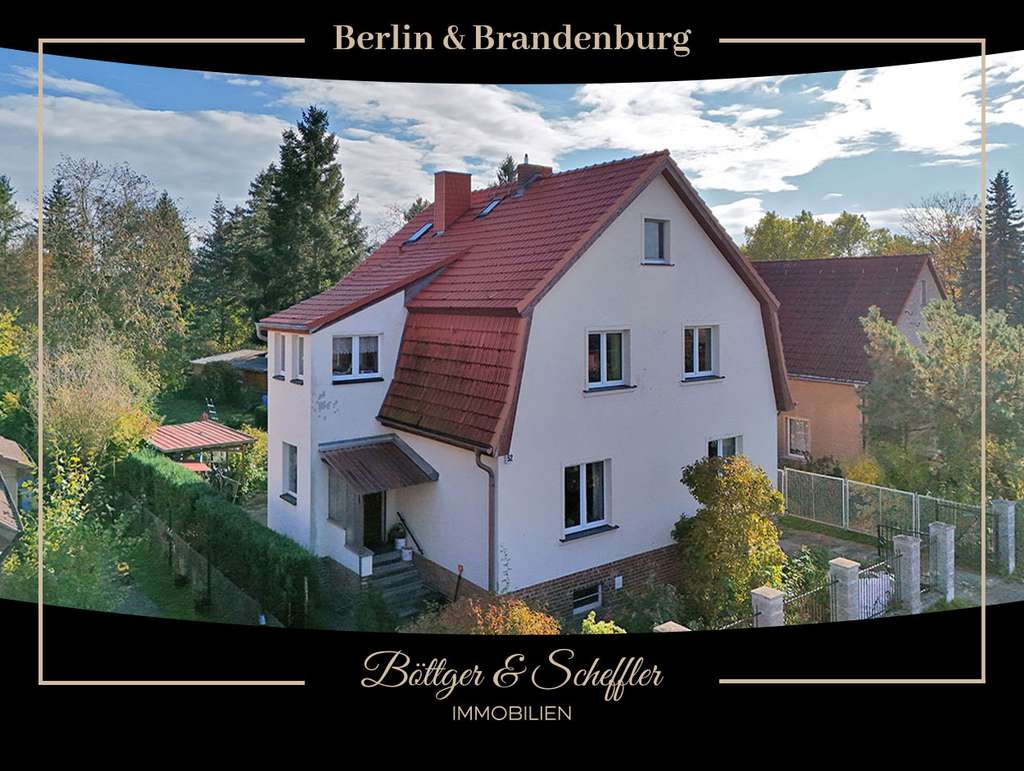 Immobilie in Falkensee - Großzügige Altbauvilla mit Einliegerwohnung / Gewerberemise auf weitläufigem Grundstück - Bild 0