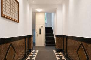 Charmante 2-Zimmer-Altbauwohnung mit Aufzug und Balkon nahe Kurfürstendamm – Die vollständige Adresse der Immobilie erhältst du vom Anbieter., 10709 Halensee, Berlin – Vorschaubild 9