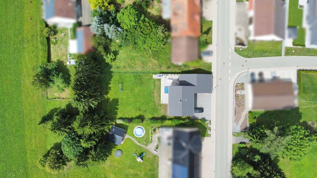 Immobilie in Schwenningen - Familienparadies: Modernes Einfamilienhaus mit Doppelgarage & Gartenparadies - Bild 2