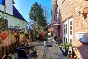 Maisonettewohnung im Grünen mit Sitzplatz im Garten