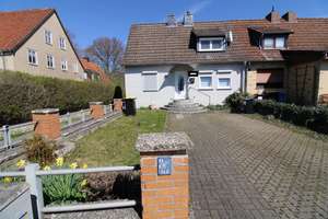 Gemütliches Reihenendhaus mit Gartenidylle, Kamin, unterkellert,  und 2 Stellplätzen