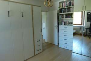 Helle 3,5-Zi.-Altbauwohnung mit Balkon, Kaminofen & unverbaubarem Weitblick in Sendling – Holsteiner Str. -, 81377 Am Waldfriedhof, München – Vorschaubild 13