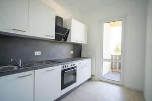 Hochwertig modernisiert! Inklusive EBK & Balkon