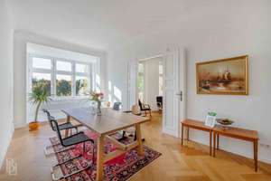 Altbaucharme mit Ausblick – 3,5 Zimmer mit Blick auf Schlosspark und Spree