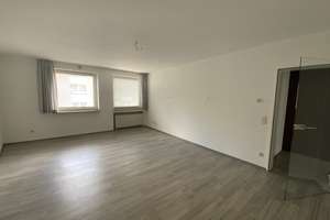 Komfortable 2-Zimmer-Wohnung mit Aufzug, Einbauküche und Balkon