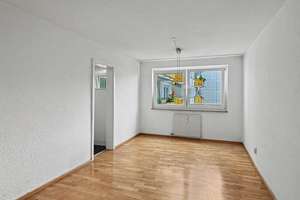 Ruhig wohnen in gefragter Lage – 3,5 Zimmer mit Balkon und Stellplatz in Stuttgart-Giebel – Die vollständige Adresse der Immobilie erhältst du vom Anbieter., 70499 Giebel, Stuttgart – Vorschaubild 4