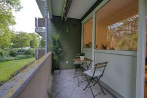 Renoviert und sofort bezugsbereit: 2-Zimmer-Wohnung mit Fahrstuhl, Balkon und Blick ins Grüne – Die vollständige Adresse der Immobilie erhältst du vom Anbieter., 53179 Lannesdorf, Bonn – Vorschaubild 3