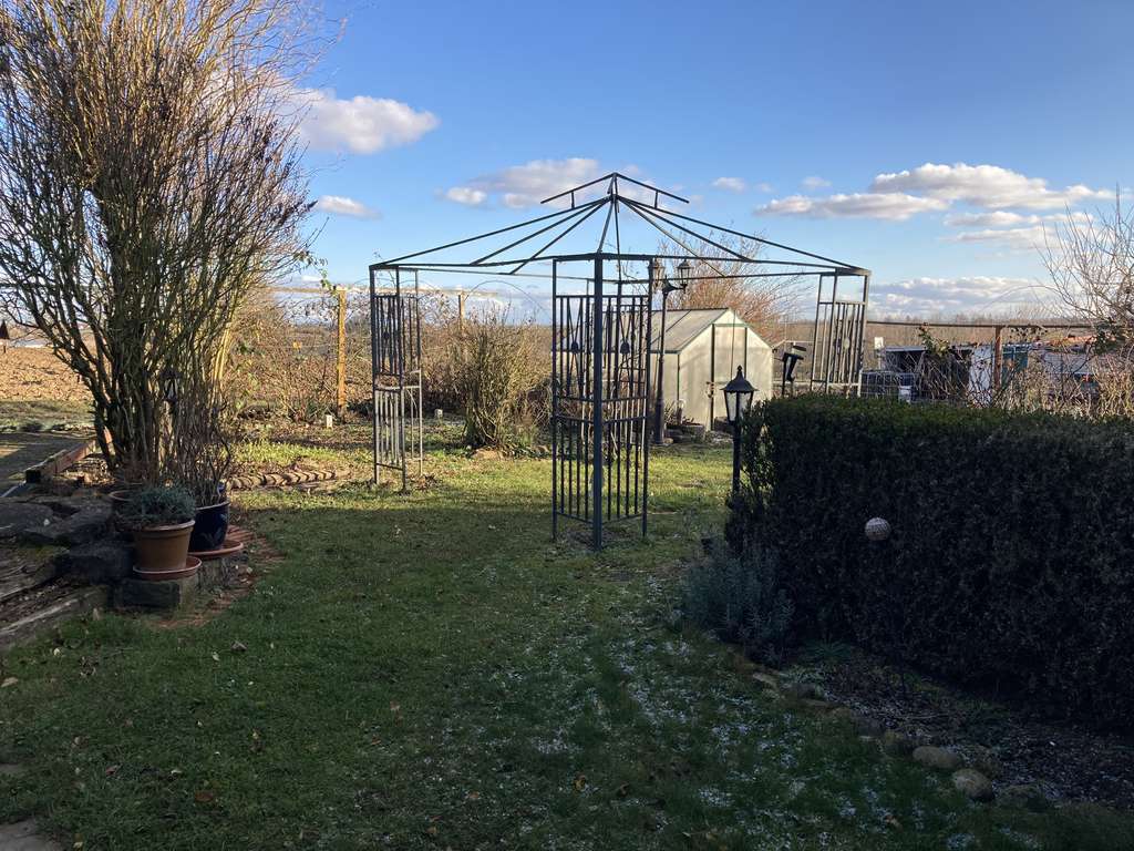 Immobilie in Giebelstadt - Einfamilienhaus mit Einliegerwohnung, Doppelgarage und Garten in Giebelstadt-Sulzdorf - Bild 4