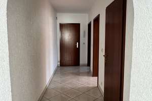 Großzügig geschnittene und modernisierte 2,5 Zimmer-Wohnung mit offener Küche und Eckbadewanne!  – Kölner Str.  31, 45145 Frohnhausen, Essen – Vorschaubild 9