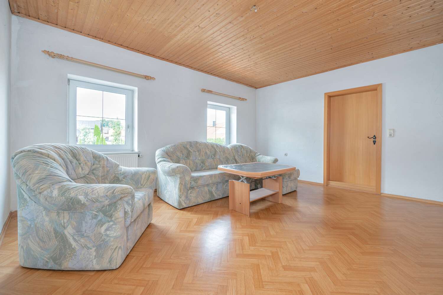 Immobilie in Pfarrkirchen - Großzügige Doppelhaushälfte mit Ausbaupotential und Werkstatt - Bild 1