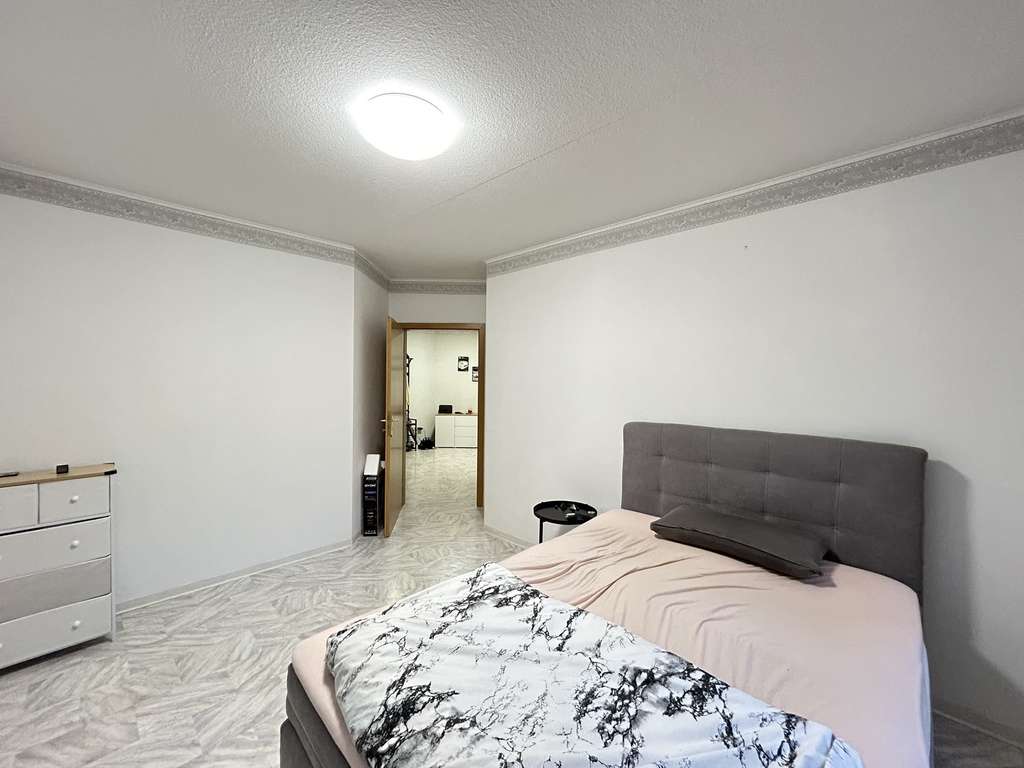 Immobilie in Frammersbach - Großzügige 3-Zimmer-Eigentumswohnung mit Balkon und unverbaubarer Aussicht - Bild 3