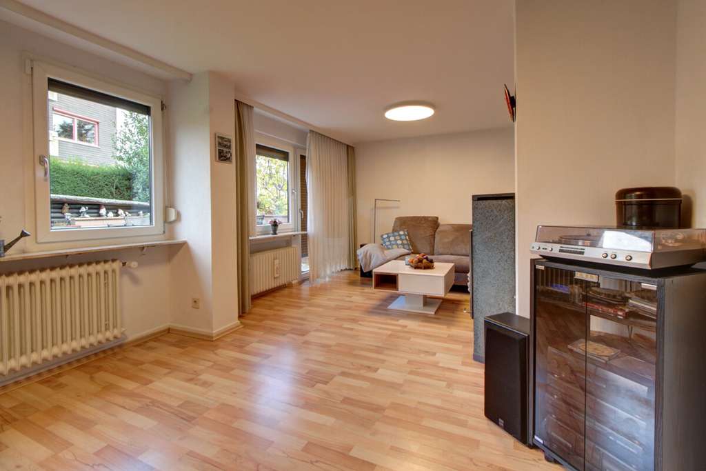 Immobilie in Oberursel - HTI |  Garten unten, Dachterrasse oben. Leben: Dazwischen! Charmantes Einfamilienhaus in Oberursel - Bild 3