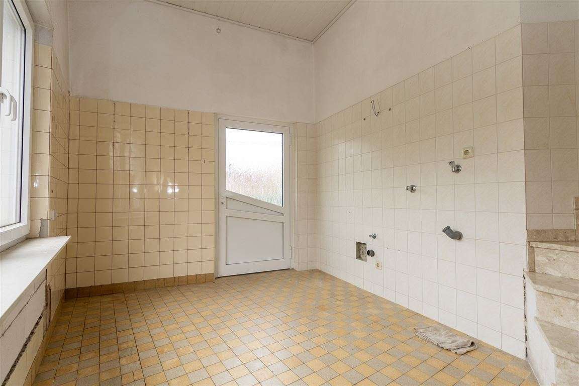 Immobilie in Berkatal - Geräumig, bezahlbar und ruhig gelegen: Massives Ein- bis Zweifamilienhaus mit Garten und Garage - Bild 2