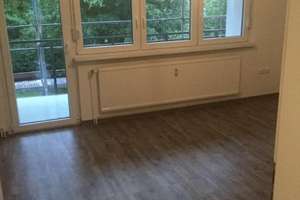 Hier lässt es sich aushalten: günstige 3-Zimmer-Wohnung – Kuesterwiese 9 A, 33611 Schildesche, Bielefeld – Vorschaubild 1