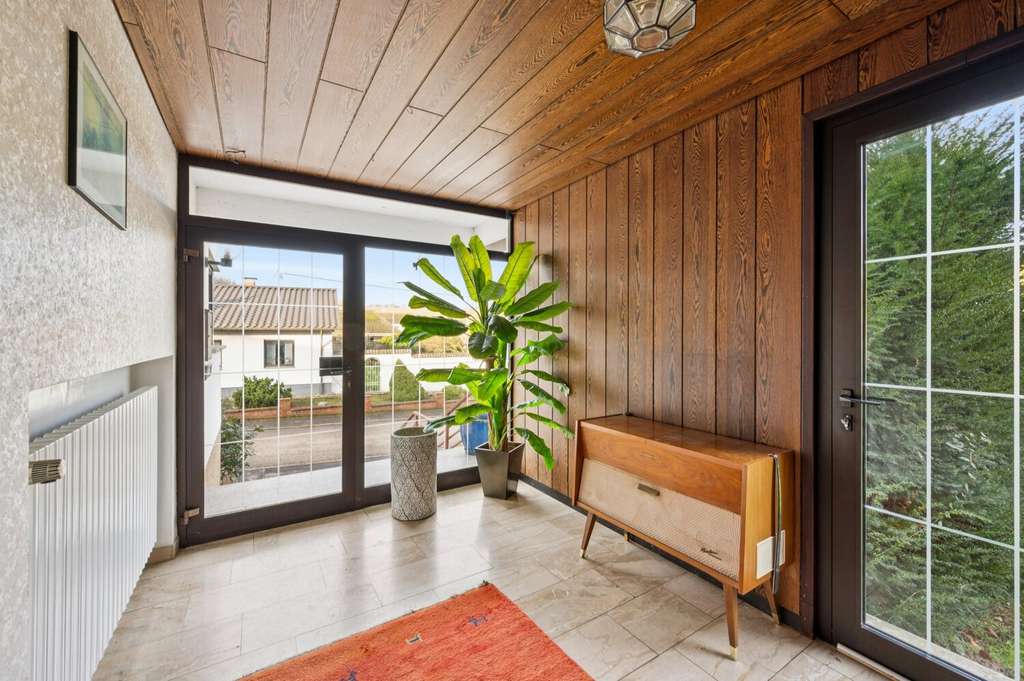 Immobilie in Überherrn - Freistehendes Mehrgenerationenhaus -          
drei Wohneinheiten - großer Garten
und Stellplätze - Bild 2