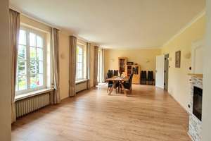 *Provisionsfrei von Privat* Einfamilienhaus mit 9 Zimmern und Garage in Duisburg-Hochemmerich