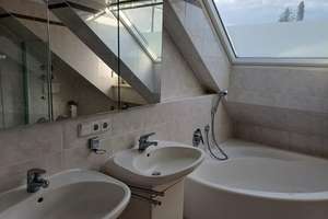 Gepflegte 3-Zimmer-Dachgeschosswohnung mit Balkon und EBK in Augsburg-Hochzoll – Weißenseestraße 22, 86163 Hochzoll-Süd, Augsburg – Vorschaubild 2