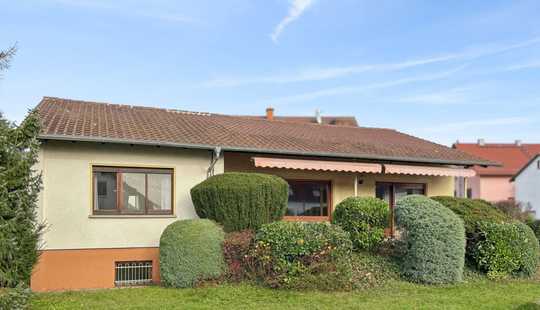 Bild von Nieder-Wöllstadt: Zeitloser Bungalow auf ca. 940 m² großem Grundstück in bester Wohnlage