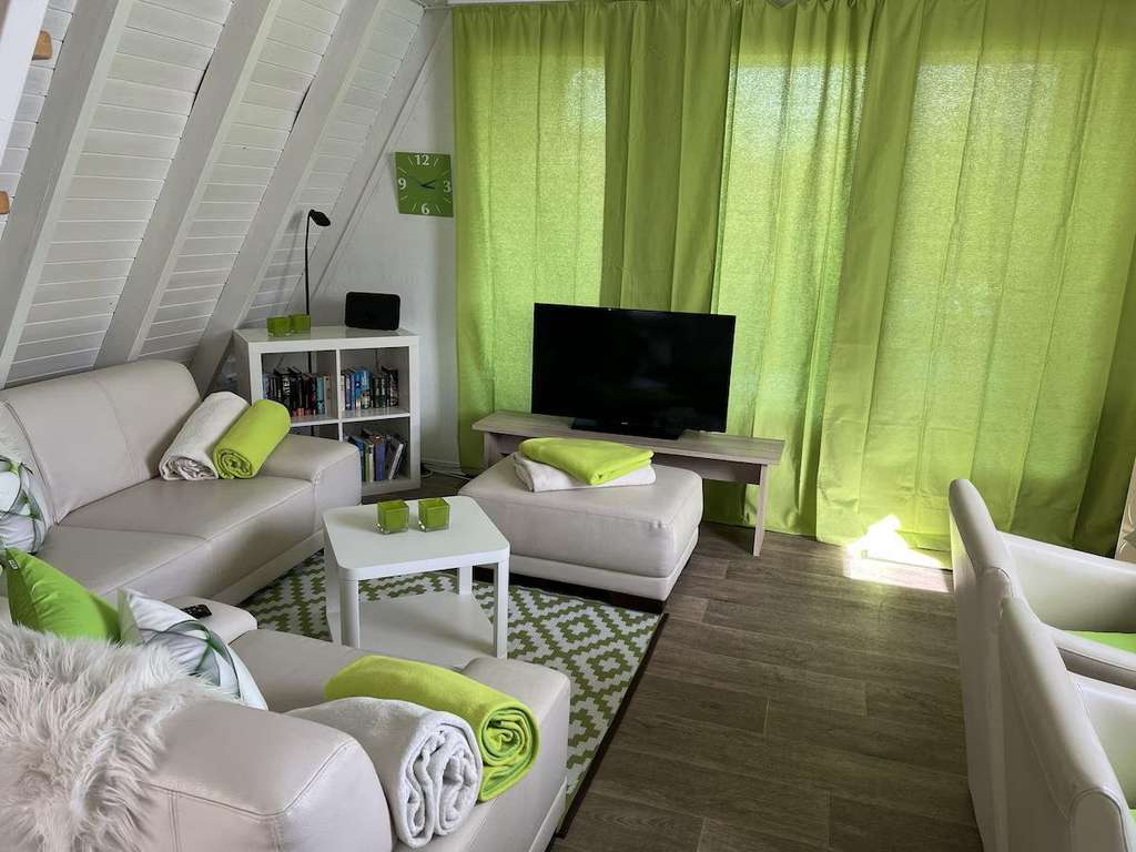 Immobilie in Gossersweiler-Stein - Ferienhaus - Top Ausstattung mit Veranda und Garten in exponierter Lage - Bild 4