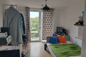 Zuhause mit Balkon und Aufzug in Berlin