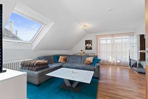 HELLE DACHGESCHOSSWOHNUNG IN PFERSEE MIT NEUWERTIGER EINBAUKÜCHE, TG-STELLPLATZ UND KELLER – Die vollständige Adresse der Immobilie erhältst du vom Anbieter., 86157 Pfersee-Nord, Augsburg – Vorschaubild 2