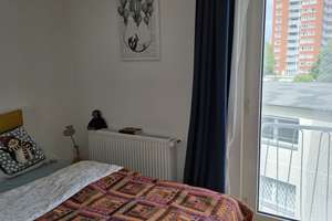 Schöne helle Wohnung in Düsseldorf-Holthausen, 2 Zimmer, Echtholzparkett, Stellplatz möglich – Meyerhofstr. 1, 40589 Holthausen, Düsseldorf – Vorschaubild 2