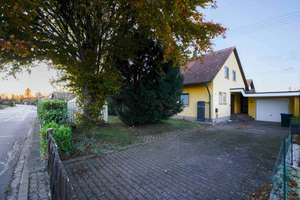 Attraktives EFH in ruhier Lage mit großem Garten und viel Platz – Die vollständige Adresse der Immobilie erhältst du vom Anbieter., 89284 Pfaffenhofen an der Roth – Vorschaubild 3